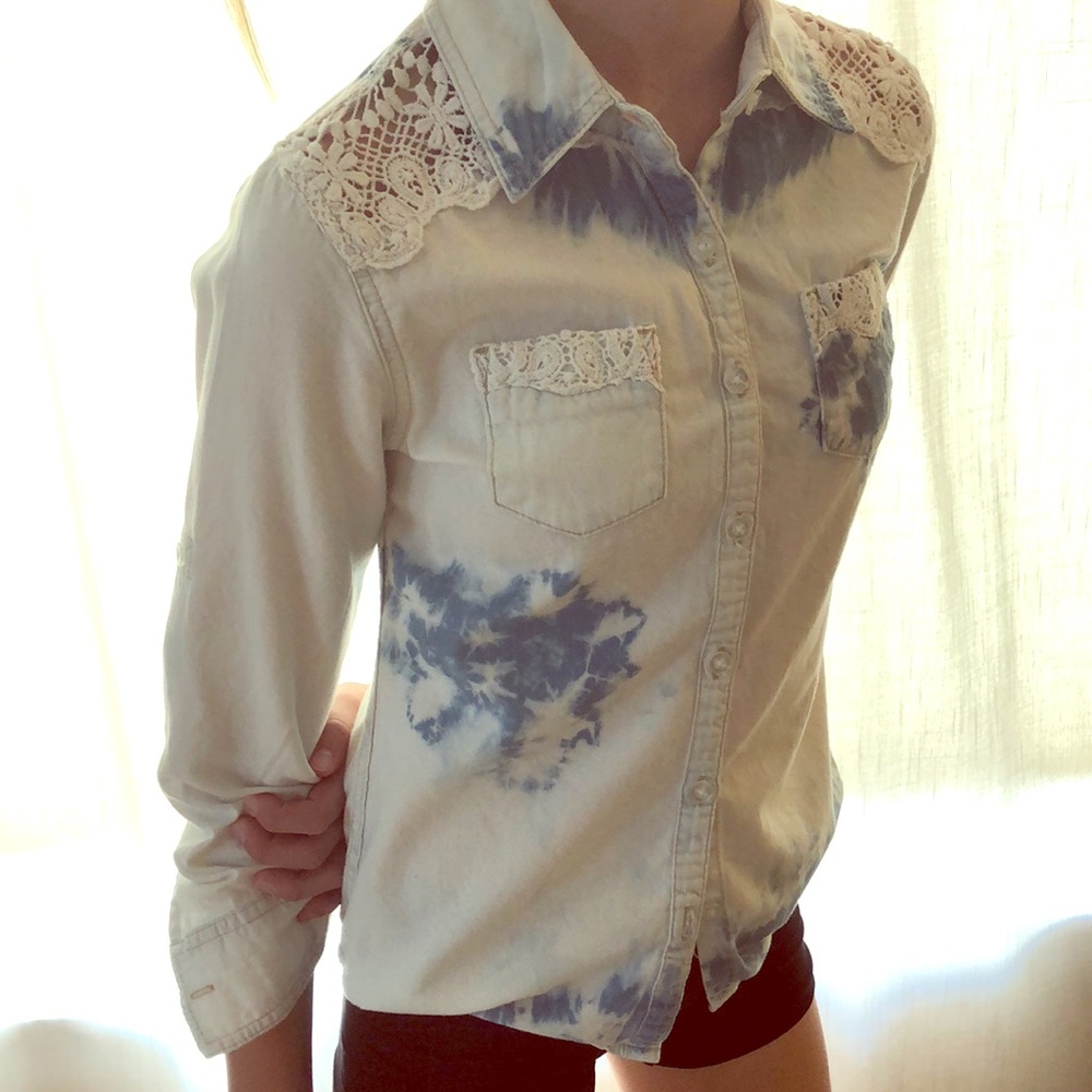 Long sleeve shirt with lace